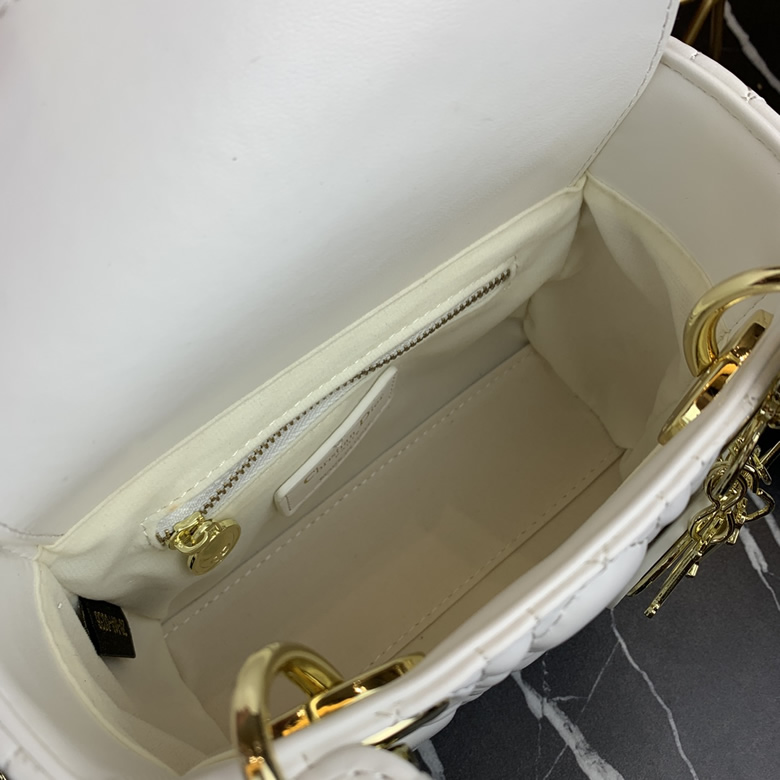 Dior/迪奧原版皮高品質琺瑯三格羊皮專櫃新Logo戴妃包白色￥980.00的图片-高仿迪奧包包DIOR、高仿迪奧女包DIOR