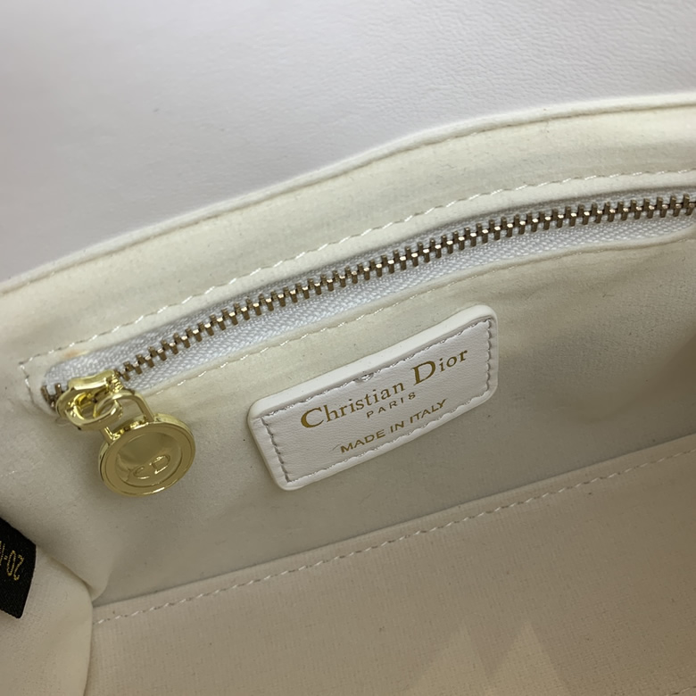 Dior/迪奧原版皮高品質琺瑯三格羊皮專櫃新Logo戴妃包白色￥980.00的图片-高仿迪奧包包DIOR、高仿迪奧女包DIOR