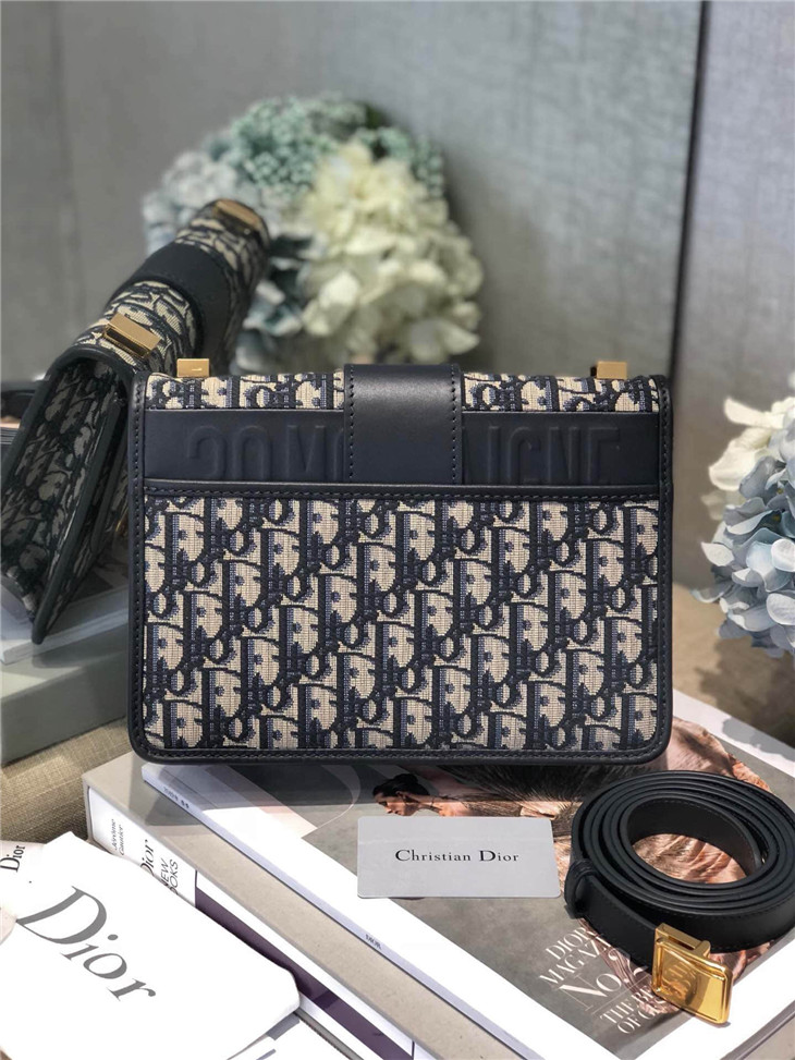 Dior迪奧新款30 MontaigneCD扣翻蓋郵差包蒙田包￥1480.00