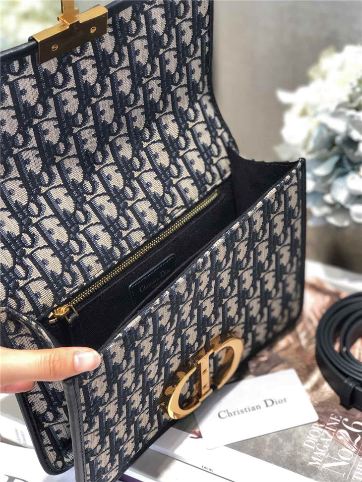 Dior迪奧新款30 MontaigneCD扣翻蓋郵差包蒙田包￥1480.00的图片-高仿迪奧包包DIOR、高仿迪奧女包DIOR