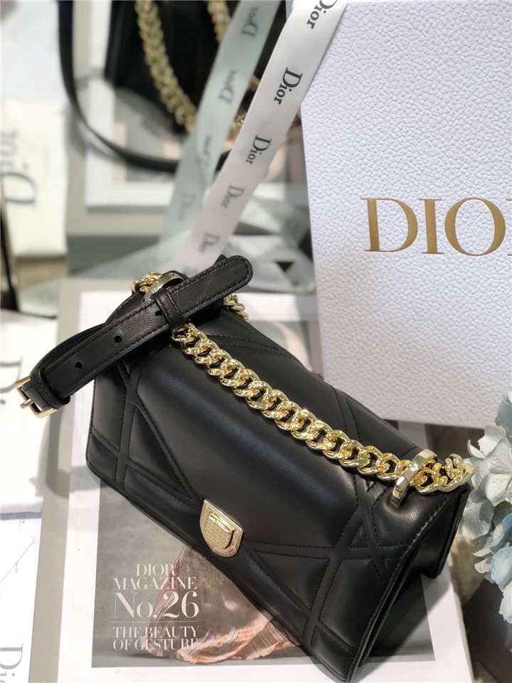 原單Dior鏈條小包仿迪奧單肩女包Diorama新款小羊皮單肩斜挎鏈條包黑色￥1680.00的图片-高仿迪奧包包DIOR、高仿迪奧女包DIOR