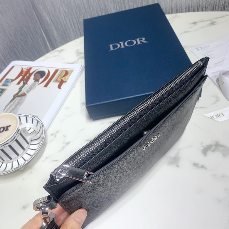 高仿Dior手包正面滑袋飾有黃銅“Dior”徽標￥880.00的图片-高仿迪奧包包DIOR、高仿迪奧男包DIOR