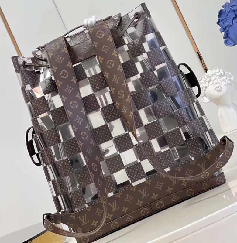 LV2022秋冬季Christopher 雙肩包 M20865￥2480.00的图片-高仿LV包包、高仿lv男包