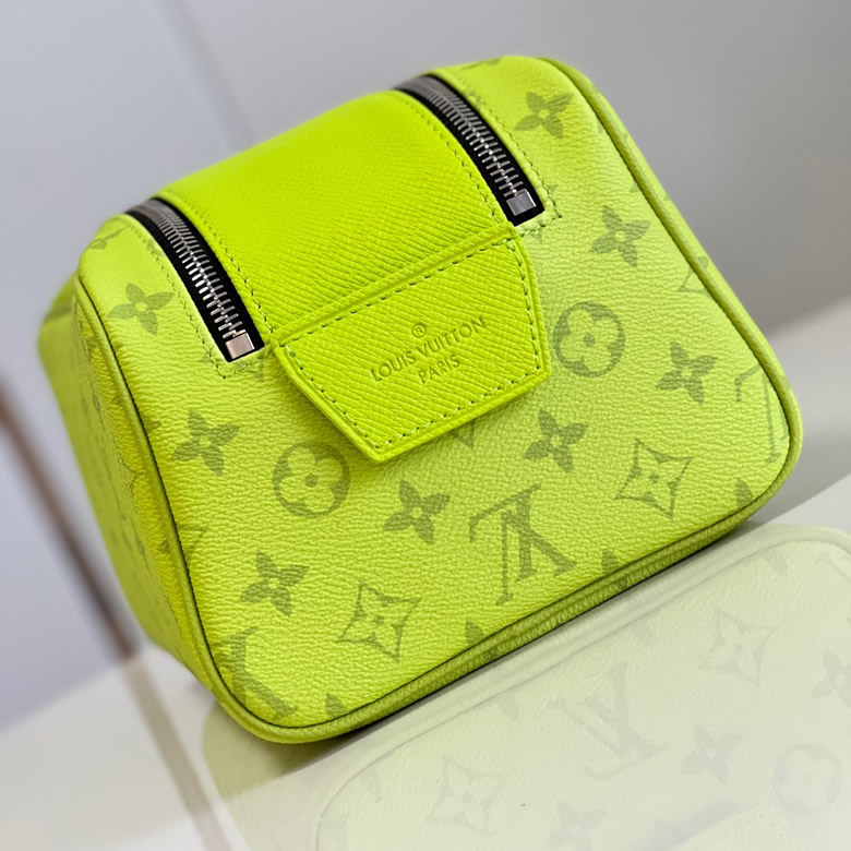 Louis Vuitton/路易威登新款LV男包DOPP KIT老花洗漱包手包 M44494熒光￥1480.00的图片-高仿LV包包、高仿lv錢包