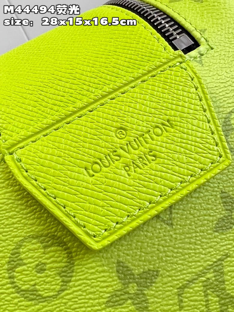 Louis Vuitton/路易威登新款LV男包DOPP KIT老花洗漱包手包 M44494熒光￥1480.00的图片-高仿LV包包、高仿lv錢包