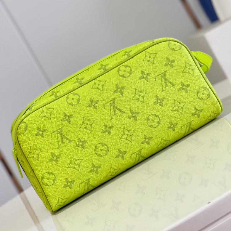 Louis Vuitton/路易威登新款LV男包DOPP KIT老花洗漱包手包 M44494熒光￥1480.00的图片-高仿LV包包、高仿lv錢包