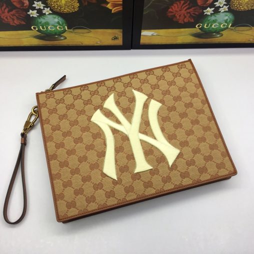 高仿GUCCI古馳男包手包NY Yankees 手拿包547796 9Y9ET 9573淺棕￥980.00