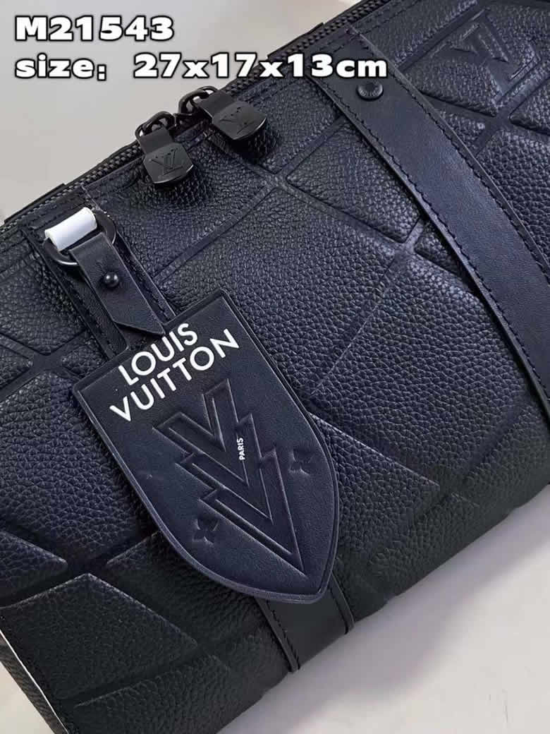 路易威登City Keepall手袋來自卡塔爾“2022FIFA世界杯膠囊繫列Taurillon小牛皮革M21543￥1480.00的图片-高仿LV包包、高仿lv男包