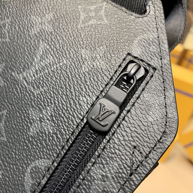 高仿LV男士Saumur單肩包 M45912黑色老花￥1480.00的图片-高仿LV包包、高仿lv男包